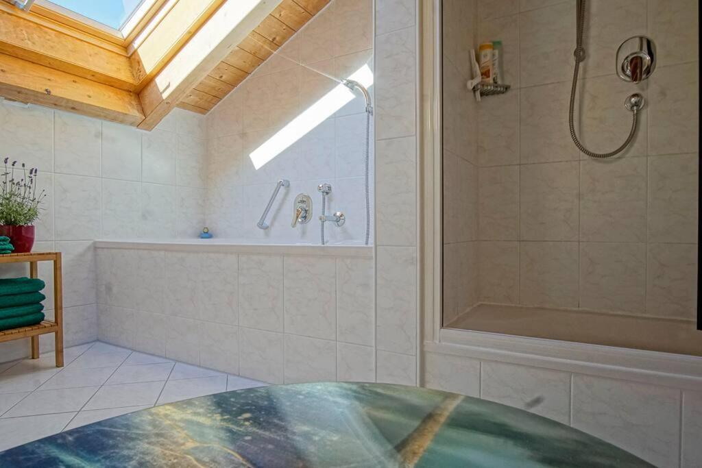 Luxury Living Near Weissensee +Balcony +Netflix Füssen 외부 사진