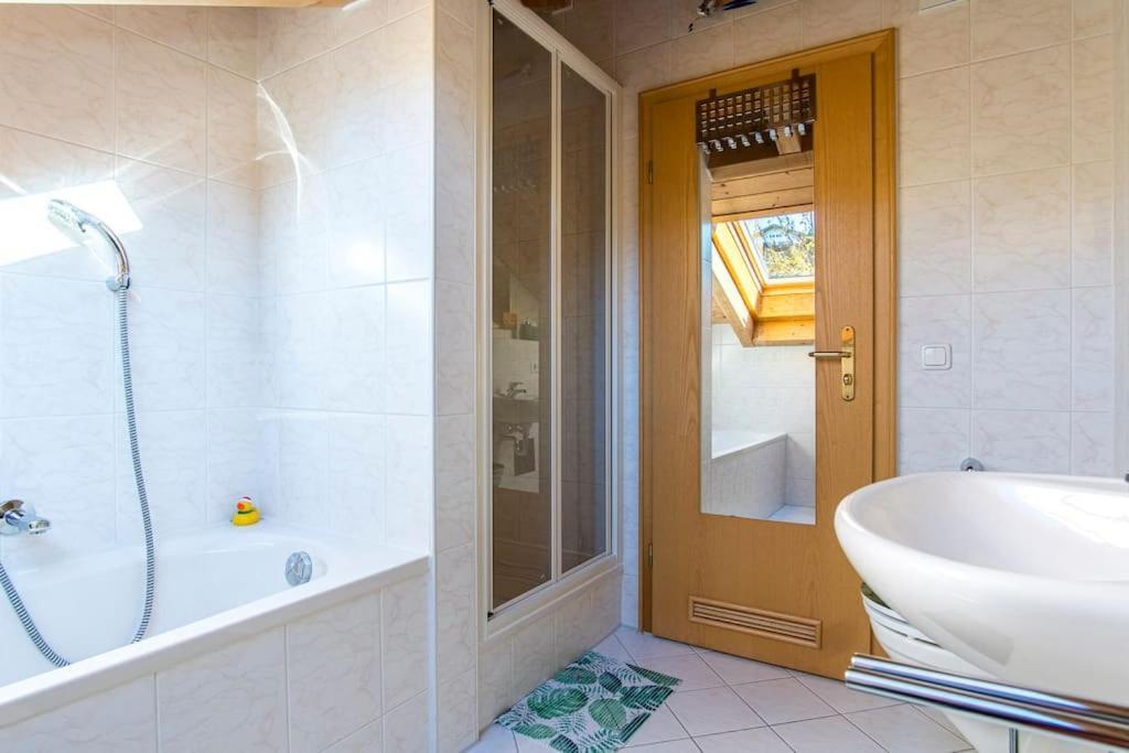 Luxury Living Near Weissensee +Balcony +Netflix Füssen 외부 사진