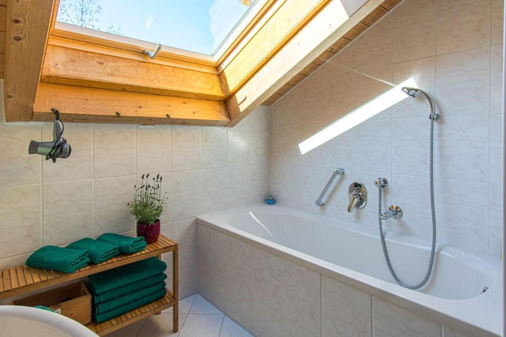 Luxury Living Near Weissensee +Balcony +Netflix Füssen 외부 사진